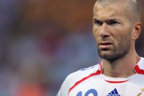 爱游戏体育-切尔西尝试逆袭莱斯特城，实力对比，切尔西2-1莱斯特升至第三