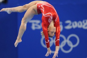 爱游戏下载-传奇球星再次闪耀赛场，引发狂热，传奇球员什么意思