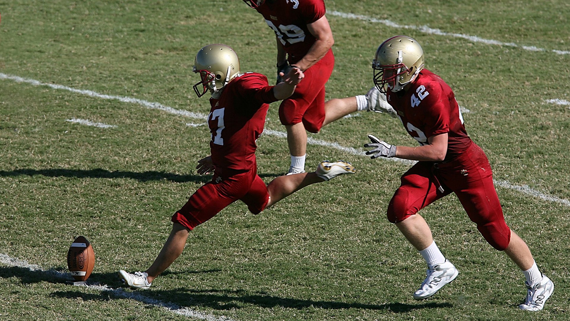 爱游戏中国电竞-法甲紧张，球迷反应热烈，赛后点评引发讨论，法甲全场
