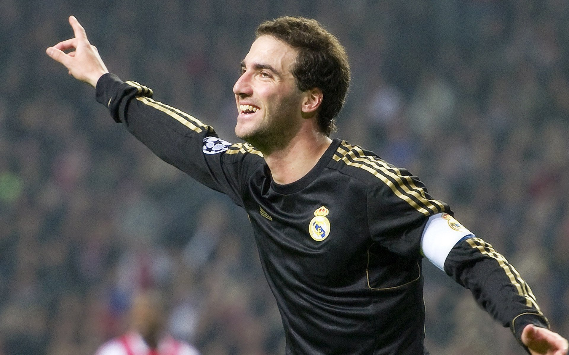 爱游互娱游戏官网-詹姆斯连续四场拿下三双，季后赛状态依然火热！，詹姆斯打了几个季后赛